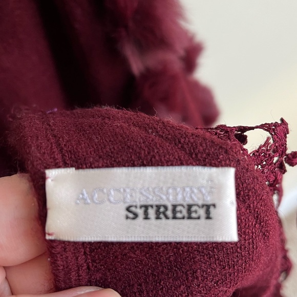 Shaw - Picture 3 of 4